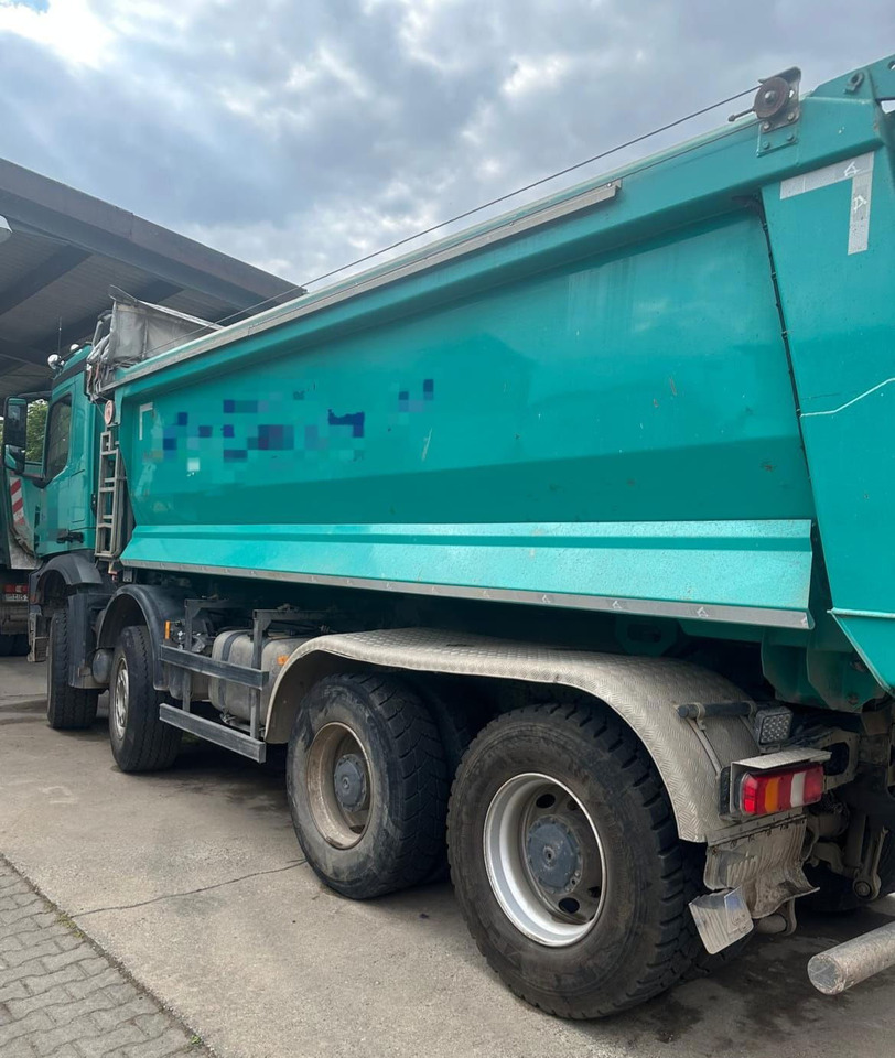 Mercedes-Benz Arocs 3248 8X4 mulda tipper - electric taurpaulin - Billenőplatós teherautó: 4 kép. Mercedes-Benz Arocs 3248 8X4 mulda tipper - electric taurpaulin - Billenőplatós teherautó: 4 kép.