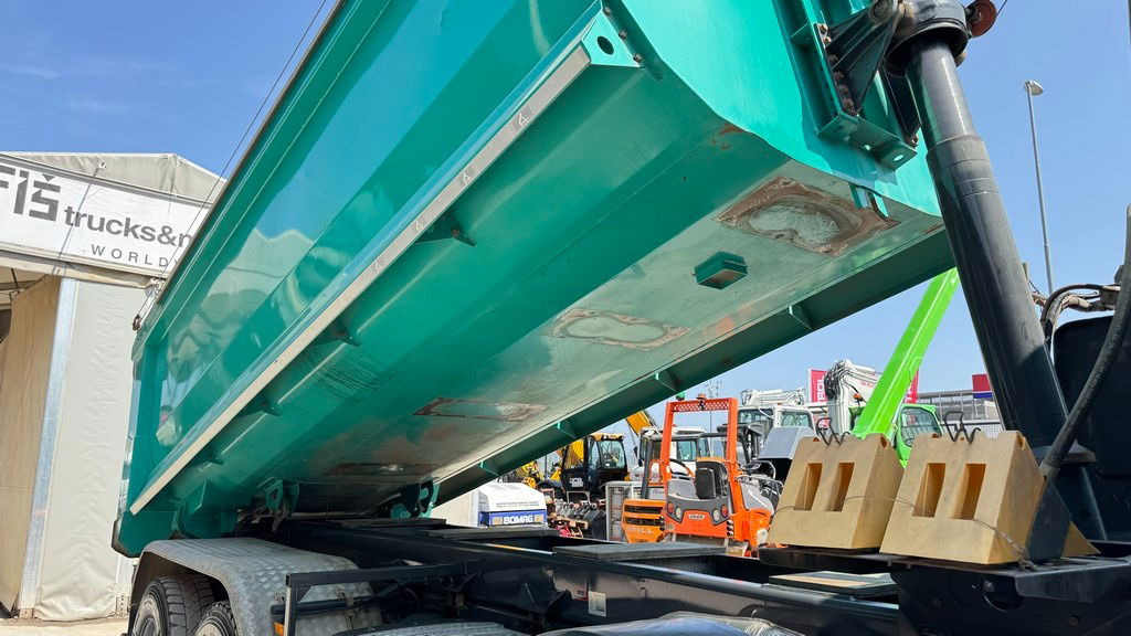 Billenőplatós teherautó Mercedes-Benz Arocs 3248 8X4 mulda tipper - electric taurpaulin: 8 kép.