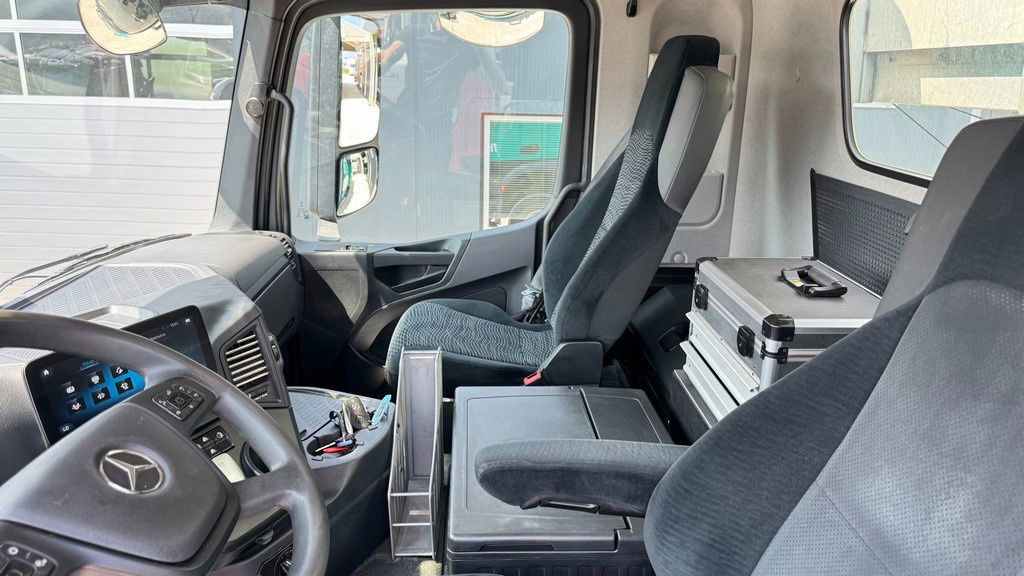 Billenőplatós teherautó Mercedes-Benz Arocs 3248 8X4 mulda tipper - electric taurpaulin: 28 kép.