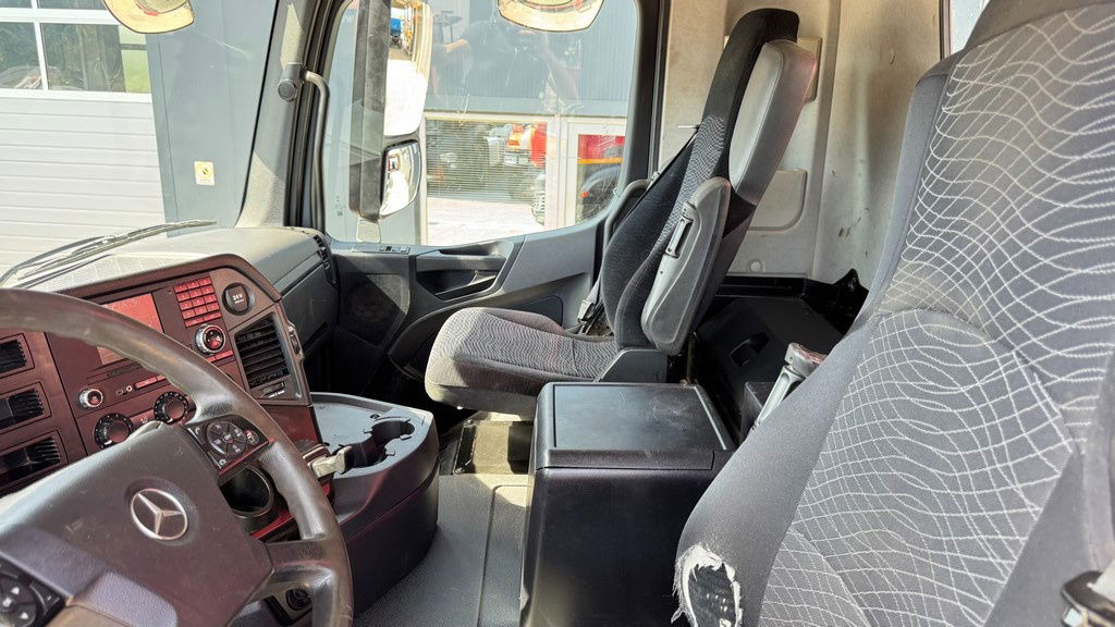 Billenőplatós teherautó Mercedes-Benz Arocs 4145 8X4 tipper - bordmatic: 28 kép.