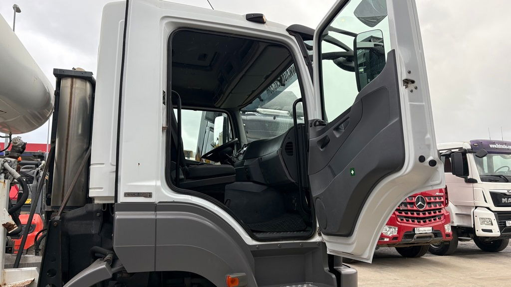 Betonmixer Mercedes-Benz Axor 3243 8x4 mixer cifa - 10m3: 24 kép. Betonmixer Mercedes-Benz Axor 3243 8x4 mixer cifa - 10m3: 24 kép.