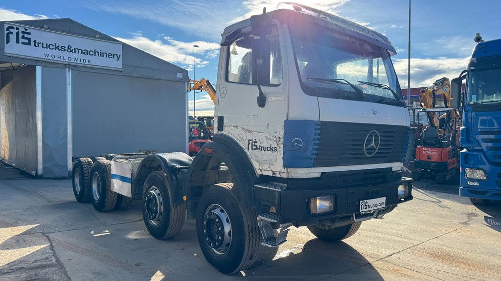 Mercedes-Benz SK 3234 8x4 chassis - Alvaz teherautó: 3 kép. Mercedes-Benz SK 3234 8x4 chassis - Alvaz teherautó: 3 kép.