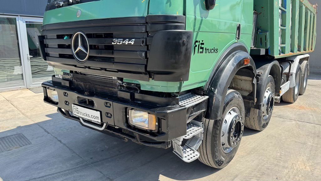 Mercedes-Benz SK 3235 8X4 tipper - V8 - Billenőplatós teherautó: 2 kép. Mercedes-Benz SK 3235 8X4 tipper - V8 - Billenőplatós teherautó: 2 kép.