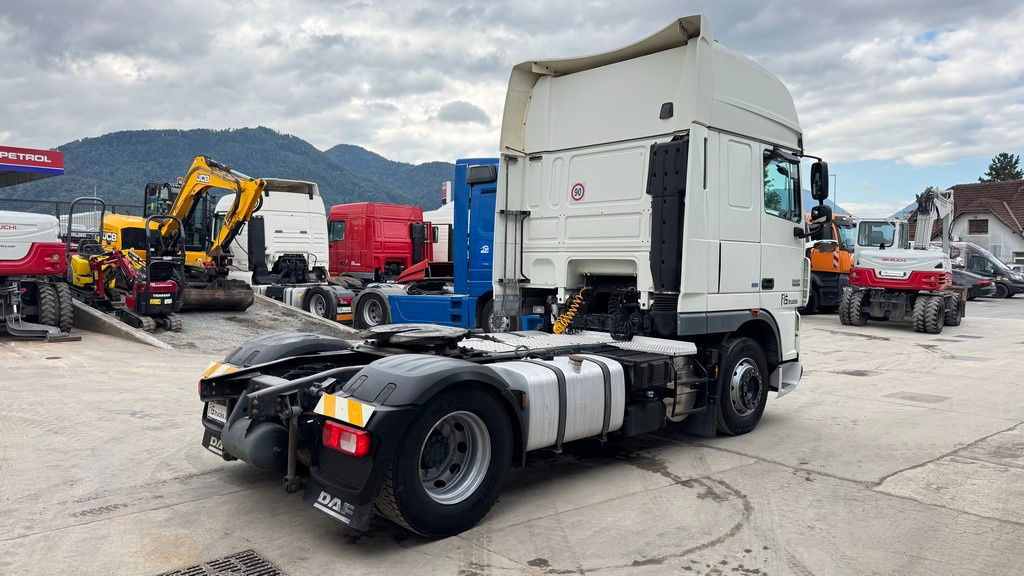 DAF XF 460 FT 4x2 tractor unit - retarder - Nyergesvontató: 5 kép. DAF XF 460 FT 4x2 tractor unit - retarder - Nyergesvontató: 5 kép.