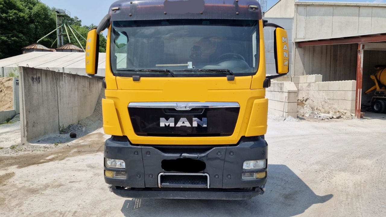 MAN 18.440 4x4 BLS tractor unit - tipp. hydraulics - Nyergesvontató: 2 kép. MAN 18.440 4x4 BLS tractor unit - tipp. hydraulics - Nyergesvontató: 2 kép.
