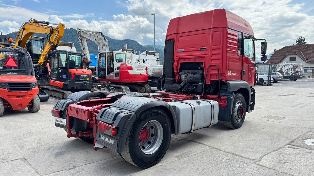 MAN TGA 18.413 4X2 tractor unit - Nyergesvontató: 5 kép. MAN TGA 18.413 4X2 tractor unit - Nyergesvontató: 5 kép.