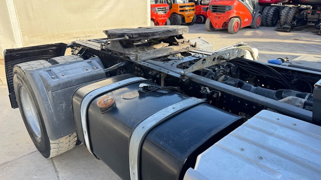MAN TGS 18.460 4X4 tractor unit - cardan - motor brake - Nyergesvontató: 4 kép. MAN TGS 18.460 4X4 tractor unit - cardan - motor brake - Nyergesvontató: 4 kép.