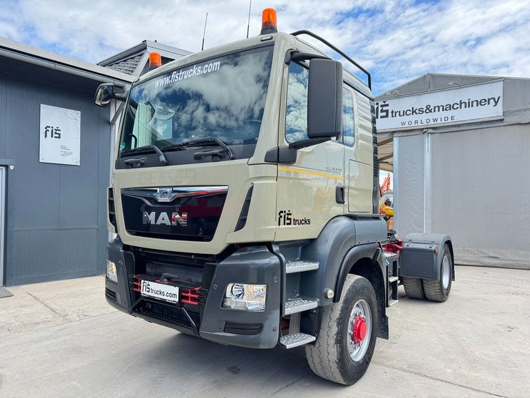 MAN TGS 18.480 4X4 tractor unit - tipper hydraulics - Nyergesvontató: 1 kép. MAN TGS 18.480 4X4 tractor unit - tipper hydraulics - Nyergesvontató: 1 kép.