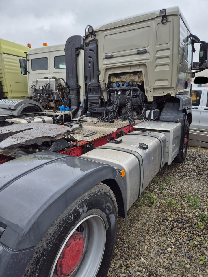 MAN TGS 18.480 4X4 tractor unit - tipper hydraulics - Nyergesvontató: 3 kép. MAN TGS 18.480 4X4 tractor unit - tipper hydraulics - Nyergesvontató: 3 kép.