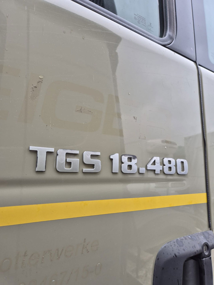 MAN TGS 18.480 4X4 tractor unit - tipper hydraulics - Nyergesvontató: 4 kép. MAN TGS 18.480 4X4 tractor unit - tipper hydraulics - Nyergesvontató: 4 kép.