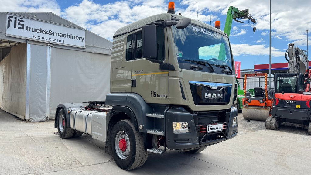 MAN TGS 18.480 4X4 tractor unit - tipper hydraulics - Nyergesvontató: 3 kép. MAN TGS 18.480 4X4 tractor unit - tipper hydraulics - Nyergesvontató: 3 kép.