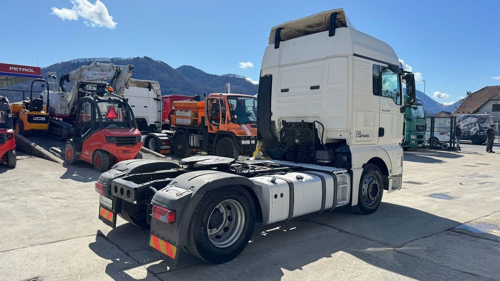 MAN TGX 18.400 4X2 tipp. hydr. - retarder - Nyergesvontató: 4 kép. MAN TGX 18.400 4X2 tipp. hydr. - retarder - Nyergesvontató: 4 kép.
