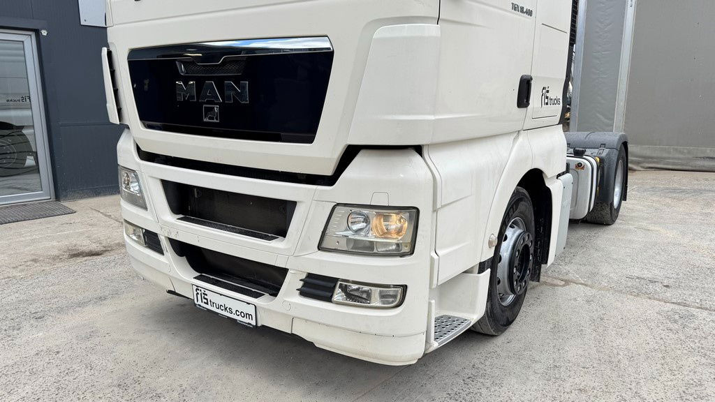 MAN TGX 18.400 4X2 tipp. hydr. - retarder - Nyergesvontató: 2 kép. MAN TGX 18.400 4X2 tipp. hydr. - retarder - Nyergesvontató: 2 kép.