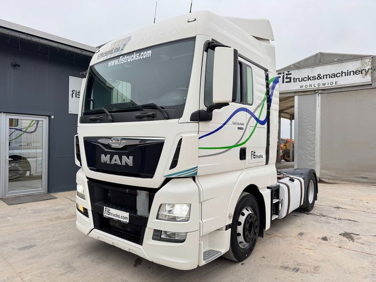 MAN TGX 18.480 4X2 schubodden hydr. + retarder - Nyergesvontató: 1 kép. MAN TGX 18.480 4X2 schubodden hydr. + retarder - Nyergesvontató: 1 kép.