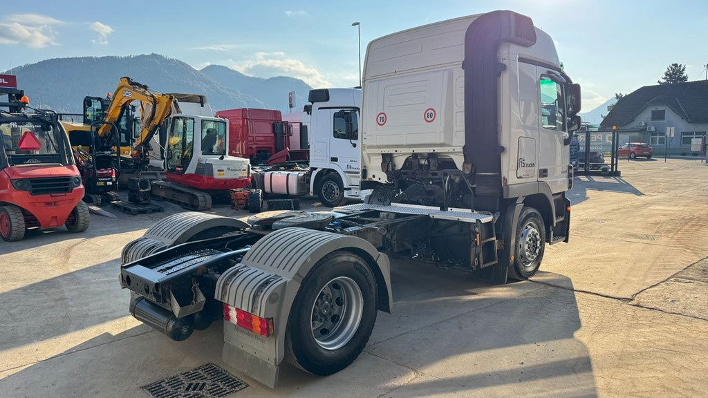 Mercedes-Benz Actros 1841 LS 4x2 tractor unit - Nyergesvontató: 3 kép. Mercedes-Benz Actros 1841 LS 4x2 tractor unit - Nyergesvontató: 3 kép.