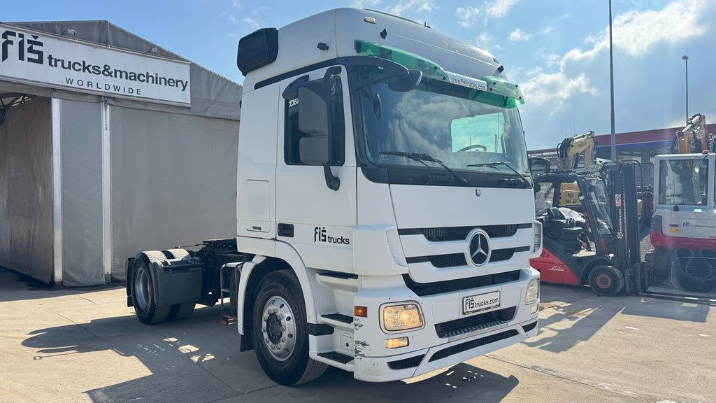 Mercedes-Benz Actros 1841 LS 4x2 tractor unit - retarder - Nyergesvontató: 3 kép. Mercedes-Benz Actros 1841 LS 4x2 tractor unit - retarder - Nyergesvontató: 3 kép.