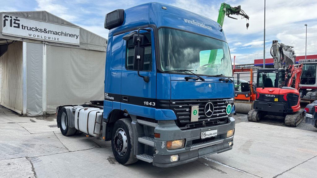 Mercedes-Benz Actros 1843 LS 4x2 tractor unit - air condition - Nyergesvontató: 3 kép. Mercedes-Benz Actros 1843 LS 4x2 tractor unit - air condition - Nyergesvontató: 3 kép.