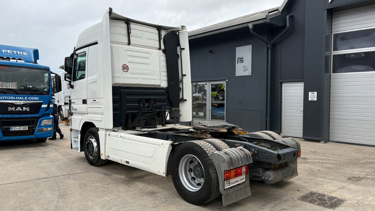 Mercedes-Benz Actros 1844 4x2 - tractor unit - retarder - Nyergesvontató: 4 kép. Mercedes-Benz Actros 1844 4x2 - tractor unit - retarder - Nyergesvontató: 4 kép.