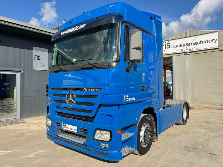 Mercedes-Benz Actros 1844 4x2 tractor unit - retarder - Nyergesvontató: 1 kép. Mercedes-Benz Actros 1844 4x2 tractor unit - retarder - Nyergesvontató: 1 kép.