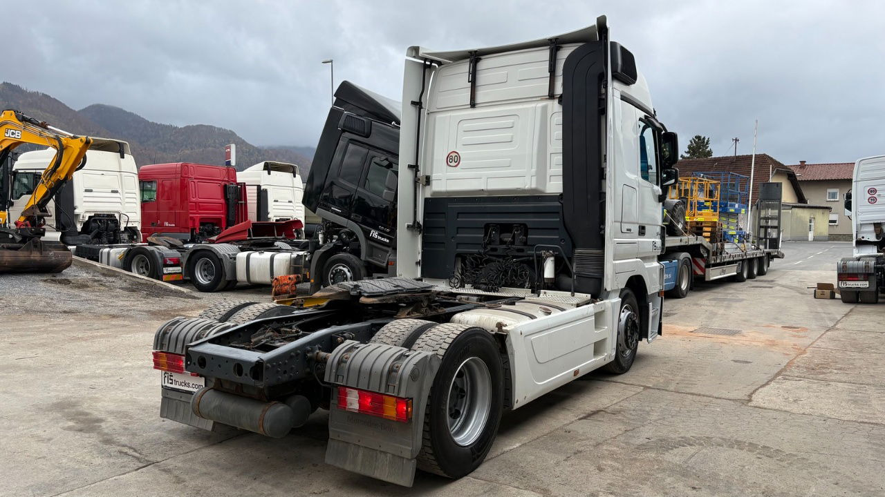 Mercedes-Benz Actros 1844 4x2 - tractor unit - retarder - Nyergesvontató: 3 kép. Mercedes-Benz Actros 1844 4x2 - tractor unit - retarder - Nyergesvontató: 3 kép.