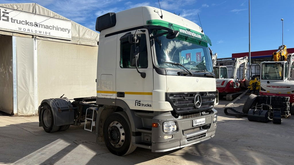 Mercedes-Benz Actros 1846 L 4x2 tractor unit - retarder - Nyergesvontató: 2 kép. Mercedes-Benz Actros 1846 L 4x2 tractor unit - retarder - Nyergesvontató: 2 kép.