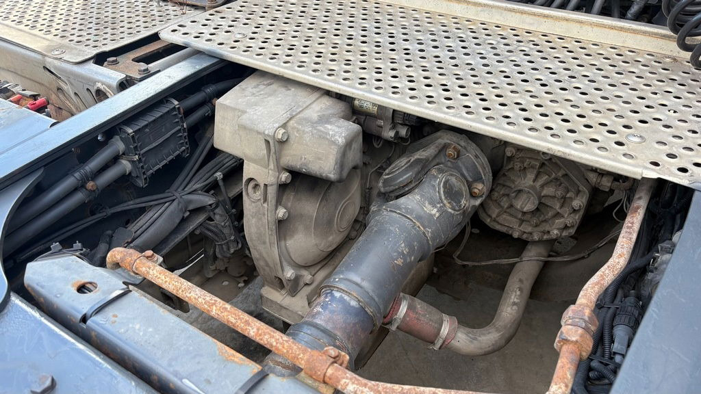 Mercedes-Benz Actros 1846 L 4x2 tractor unit - retarder - Nyergesvontató: 4 kép. Mercedes-Benz Actros 1846 L 4x2 tractor unit - retarder - Nyergesvontató: 4 kép.