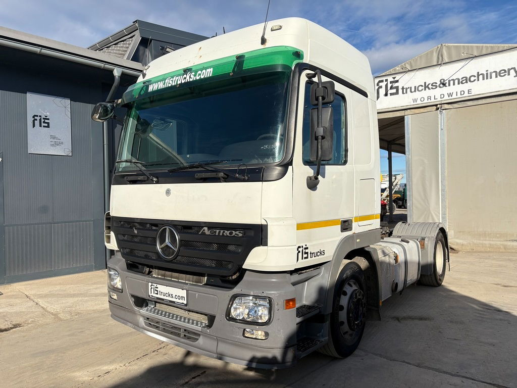 Mercedes-Benz Actros 1846 L 4x2 tractor unit - retarder - Nyergesvontató: 1 kép. Mercedes-Benz Actros 1846 L 4x2 tractor unit - retarder - Nyergesvontató: 1 kép.