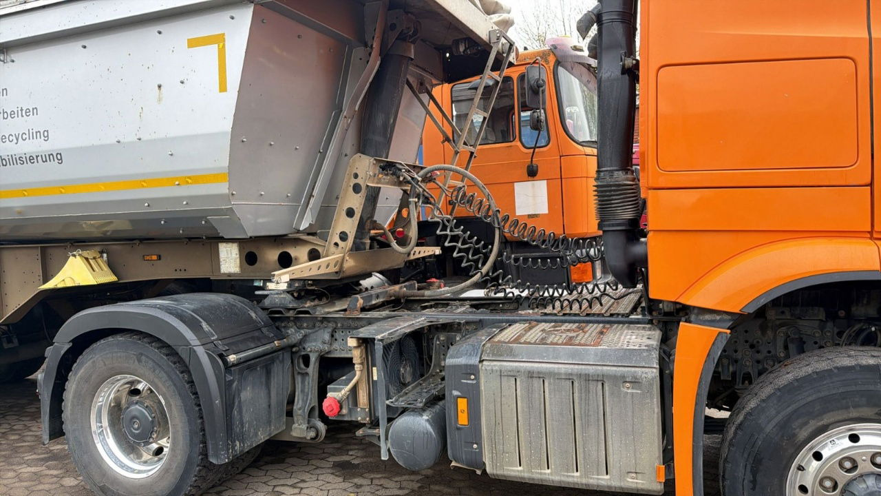 Mercedes-Benz Arocs 1851 LS HAD 4X4 - Euro 6 - retarder - tipper hydraulics - Nyergesvontató: 5 kép. Mercedes-Benz Arocs 1851 LS HAD 4X4 - Euro 6 - retarder - tipper hydraulics - Nyergesvontató: 5 kép.