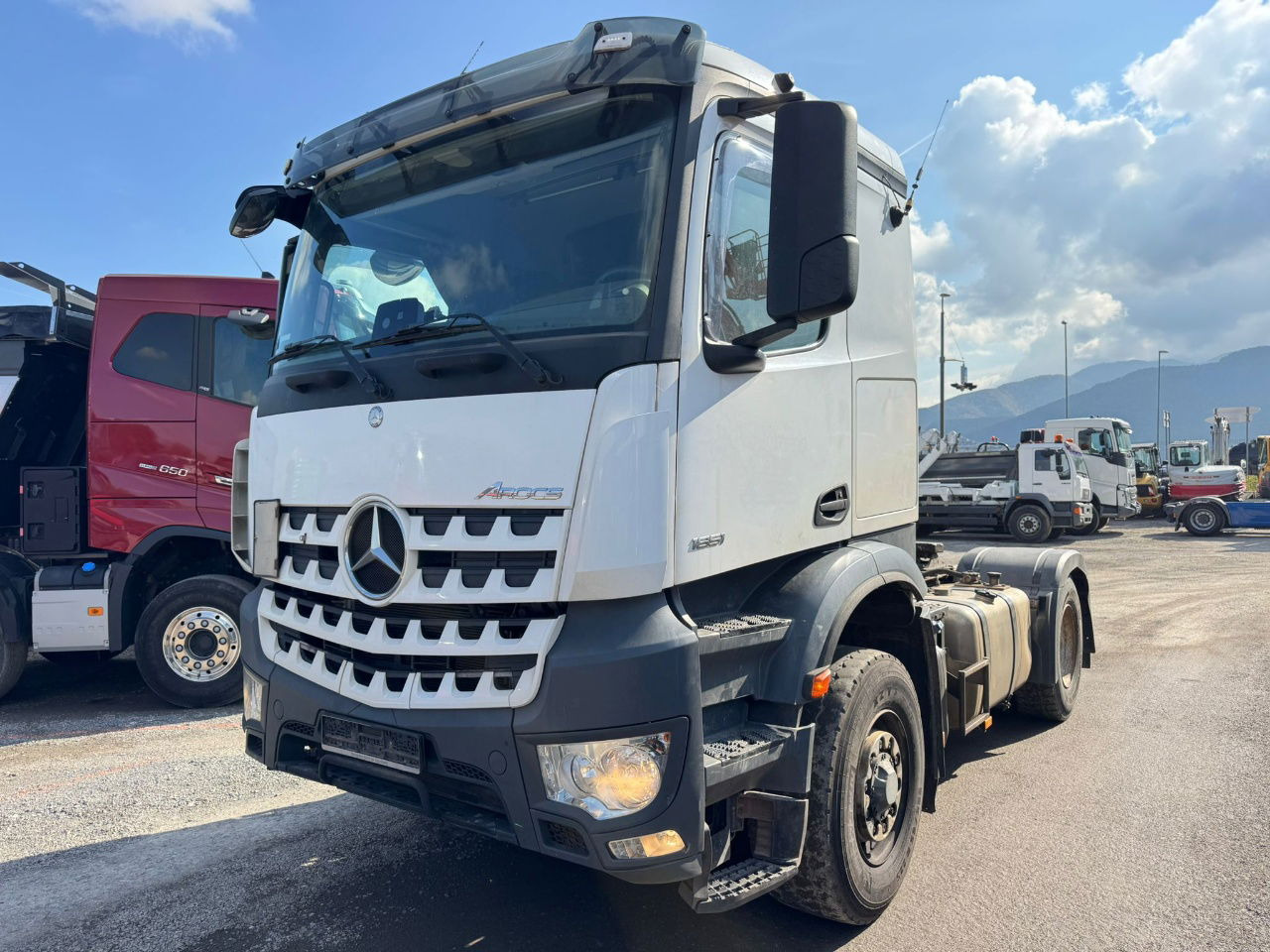 Mercedes-Benz Arocs 1851 LS HAD 4X4 - Euro 6 - retarder - tipper hydraulics - Nyergesvontató: 1 kép. Mercedes-Benz Arocs 1851 LS HAD 4X4 - Euro 6 - retarder - tipper hydraulics - Nyergesvontató: 1 kép.