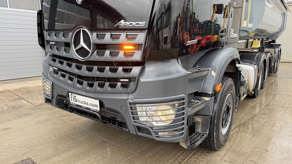 Mercedes-Benz Arocs 2651 6X4 tipp. hydr. - turbo retarder - Nyergesvontató: 2 kép. Mercedes-Benz Arocs 2651 6X4 tipp. hydr. - turbo retarder - Nyergesvontató: 2 kép.