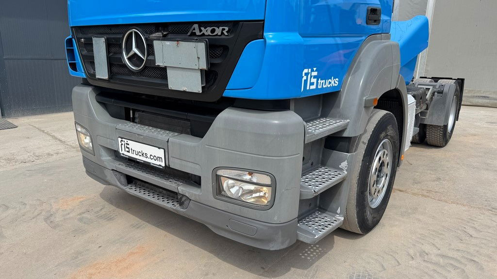 Mercedes-Benz Axor 1840 LS 4x2 tipper hydraulics - Nyergesvontató: 2 kép. Mercedes-Benz Axor 1840 LS 4x2 tipper hydraulics - Nyergesvontató: 2 kép.