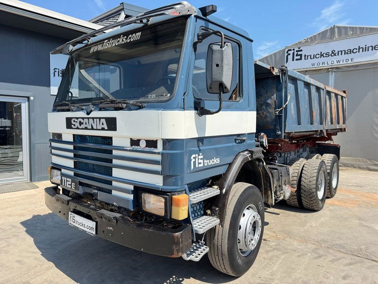 Scania 112 6x4 tipper - full spring - Billenőplatós teherautó: 1 kép. Scania 112 6x4 tipper - full spring - Billenőplatós teherautó: 1 kép.