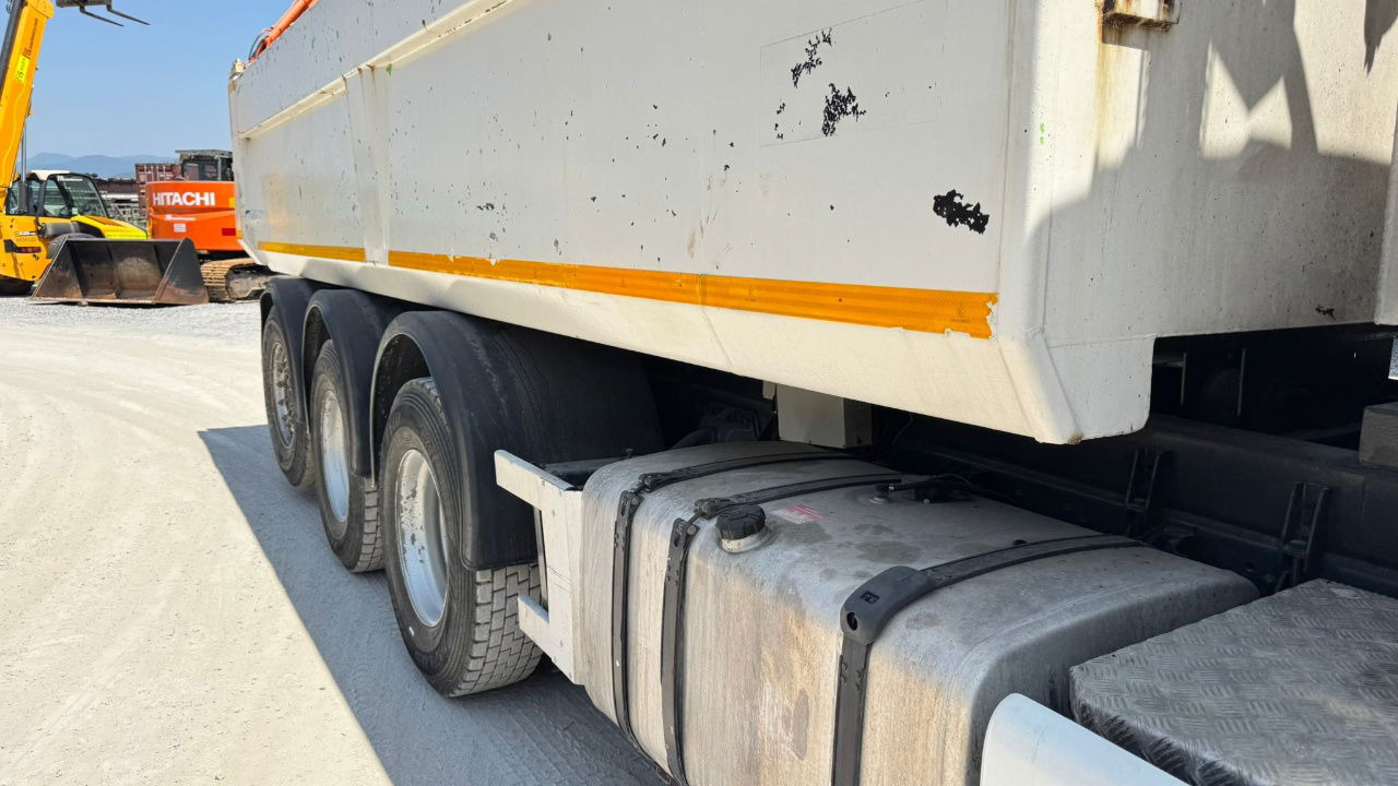 Scania R480 8x4 tipper - lifitng axle - Billenőplatós teherautó: 3 kép. Scania R480 8x4 tipper - lifitng axle - Billenőplatós teherautó: 3 kép.