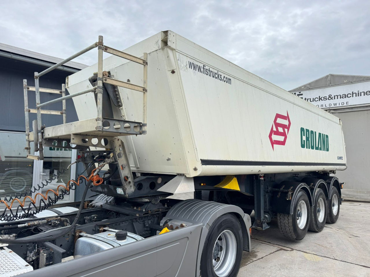Schmitz Cargobull SKI 24 Tipper Trailer - Félpótkocsi billenőplatós: 1 kép. Schmitz Cargobull SKI 24 Tipper Trailer - Félpótkocsi billenőplatós: 1 kép.