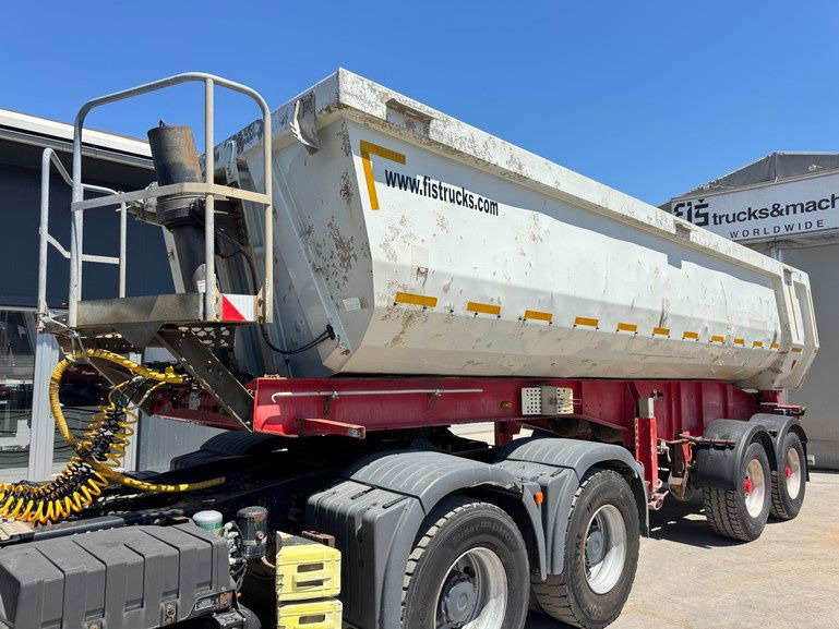 Schwarzmüller K202 2-Axle Tipper - Taurpaulin - Félpótkocsi billenőplatós: 1 kép. Schwarzmüller K202 2-Axle Tipper - Taurpaulin - Félpótkocsi billenőplatós: 1 kép.