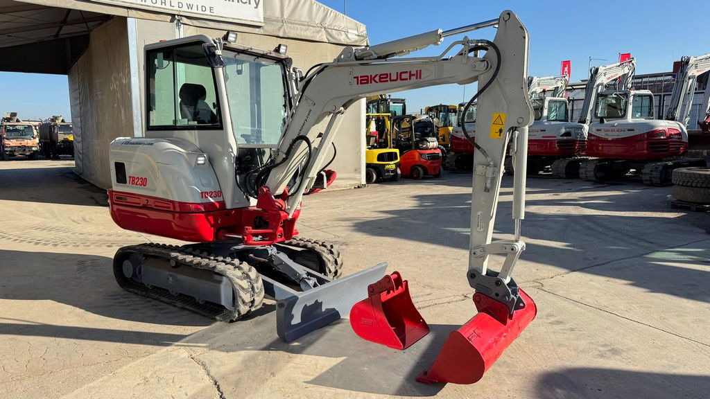 Takeuchi TB230 - 2019 Year - 2435 Hours - 2X Buckets - NEW Tracks - Minikotró: 5 kép. Takeuchi TB230 - 2019 Year - 2435 Hours - 2X Buckets - NEW Tracks - Minikotró: 5 kép.