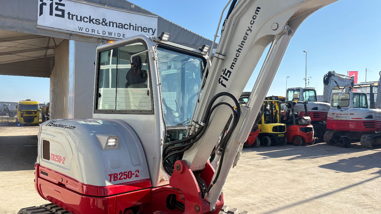 Takeuchi TB250-2 - 2021 Year - 1825 Hours - Powertilt -3X Buckets - Minikotró: 5 kép. Takeuchi TB250-2 - 2021 Year - 1825 Hours - Powertilt -3X Buckets - Minikotró: 5 kép.