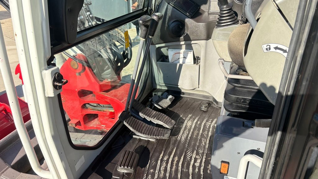 Minikotró Takeuchi TB250-2 - 2021 Year - 1825 Hours - Powertilt -3X Buckets: 10 kép. Minikotró Takeuchi TB250-2 - 2021 Year - 1825 Hours - Powertilt -3X Buckets: 10 kép.