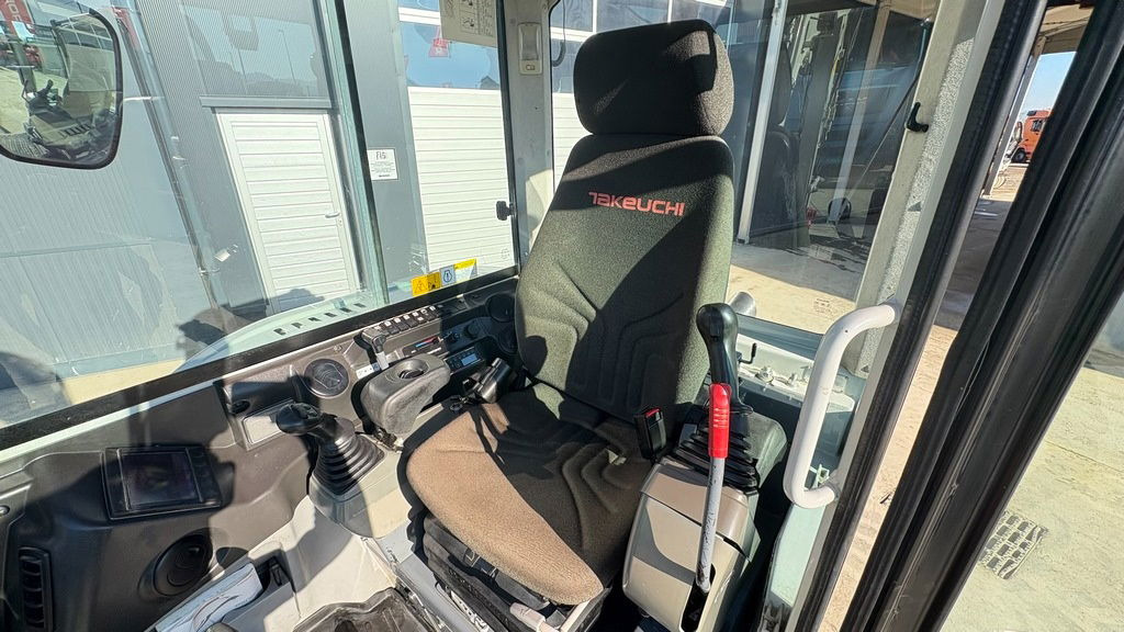 Minikotró Takeuchi TB250-2 - 2021 Year - 1825 Hours - Powertilt -3X Buckets: 17 kép. Minikotró Takeuchi TB250-2 - 2021 Year - 1825 Hours - Powertilt -3X Buckets: 17 kép.
