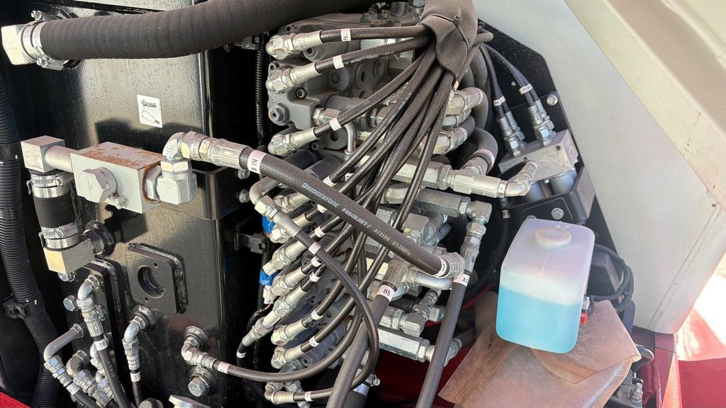 Minikotró Takeuchi TB250-2 - 2021 Year - 1825 Hours - Powertilt -3X Buckets: 22 kép. Minikotró Takeuchi TB250-2 - 2021 Year - 1825 Hours - Powertilt -3X Buckets: 22 kép.