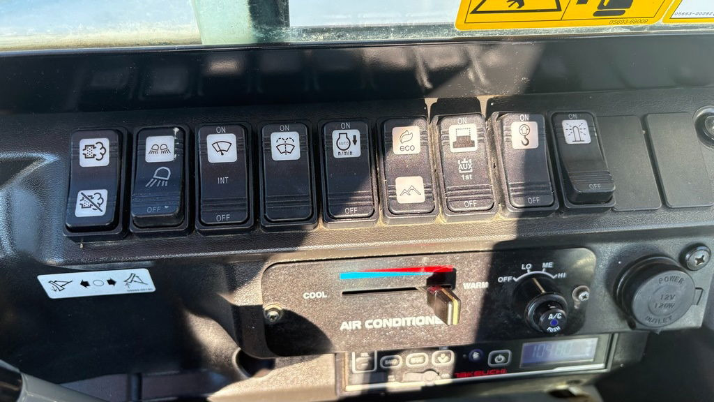 Minikotró Takeuchi TB250-2 - 2021 Year - 1825 Hours - Powertilt -3X Buckets: 13 kép. Minikotró Takeuchi TB250-2 - 2021 Year - 1825 Hours - Powertilt -3X Buckets: 13 kép.