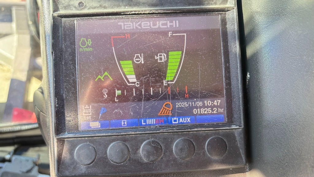 Minikotró Takeuchi TB250-2 - 2021 Year - 1825 Hours - Powertilt -3X Buckets: 12 kép. Minikotró Takeuchi TB250-2 - 2021 Year - 1825 Hours - Powertilt -3X Buckets: 12 kép.