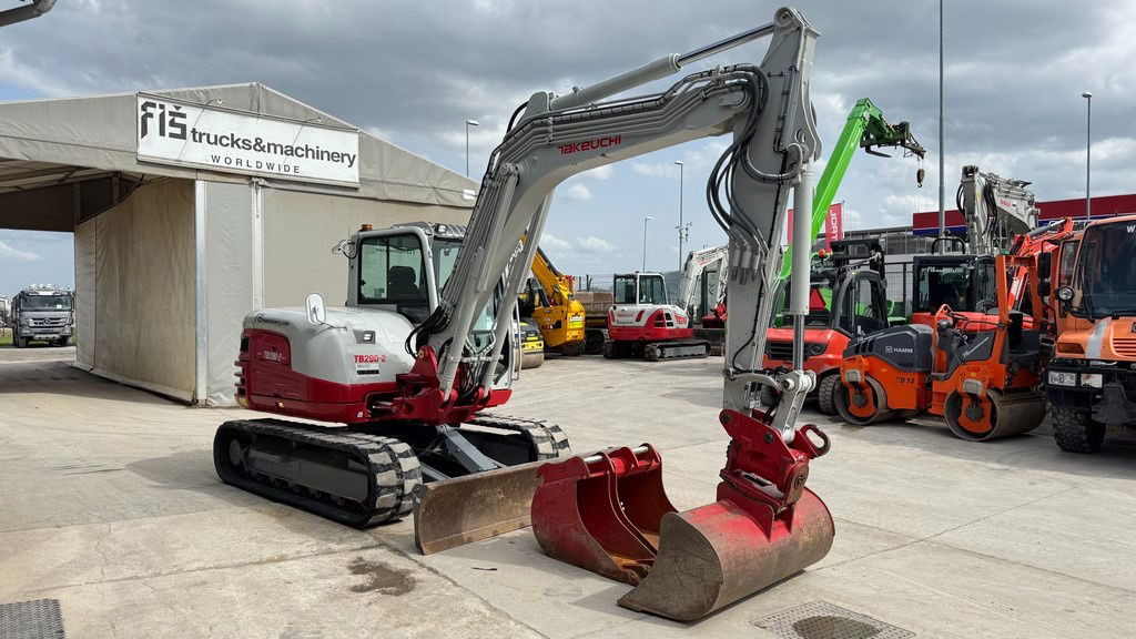 Takeuchi TB290-2 - 2022 Year - 820 Hours - Powertilt - Minikotró: 2 kép. Takeuchi TB290-2 - 2022 Year - 820 Hours - Powertilt - Minikotró: 2 kép.