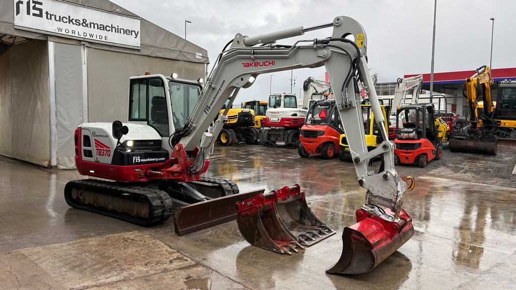 Takeuchi TB370 - Powertilt - 3X Buckets - 2021 Year - 3025 Working Hours - Minikotró: 5 kép. Takeuchi TB370 - Powertilt - 3X Buckets - 2021 Year - 3025 Working Hours - Minikotró: 5 kép.