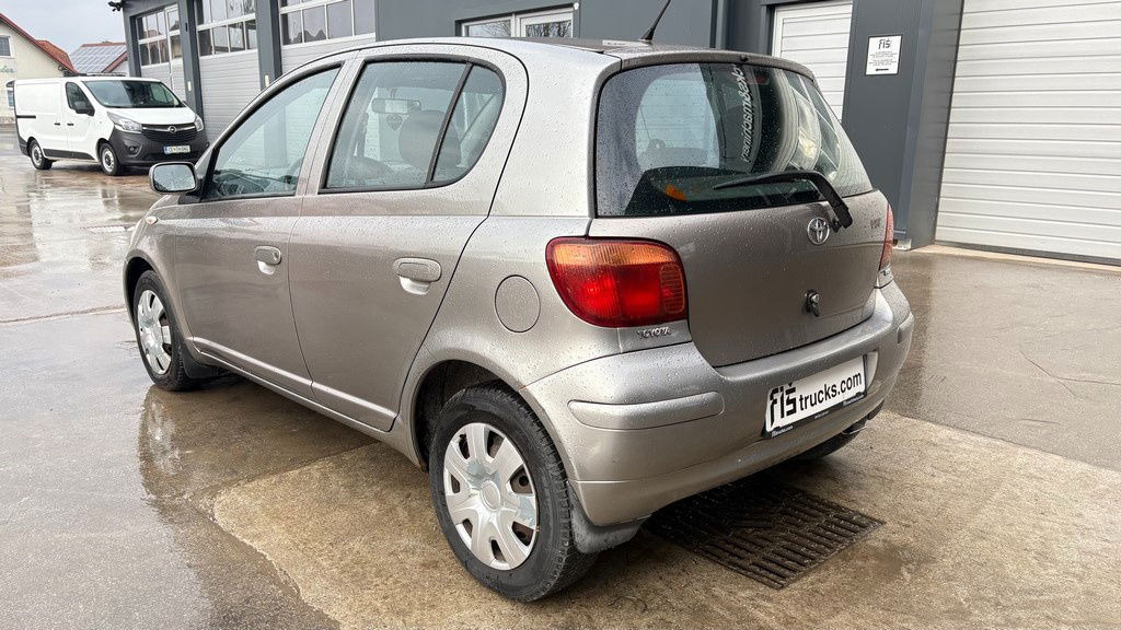 Toyota Yaris 1.3 - Petrol - 5 Doors - AC - Hatchback: 4 kép. Toyota Yaris 1.3 - Petrol - 5 Doors - AC - Hatchback: 4 kép.