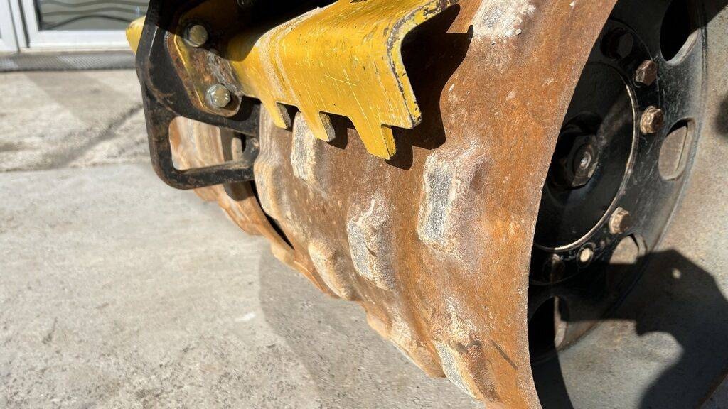 WACKER NEUSON Neuson RT 82 SC-2 - Remote Control - Minihenger: 2 kép. WACKER NEUSON Neuson RT 82 SC-2 - Remote Control - Minihenger: 2 kép.