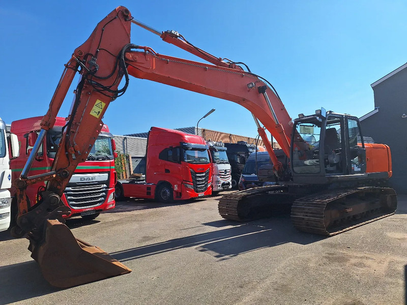 Hitachi ZX250LC - Lánctalpas kotró: 4 kép. Hitachi ZX250LC - Lánctalpas kotró: 4 kép.