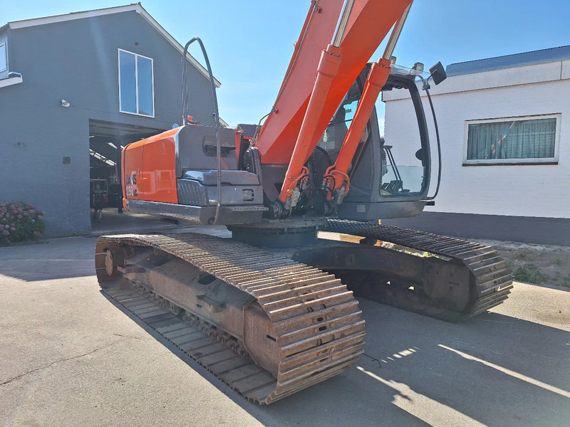 Hitachi ZX250LC - Lánctalpas kotró: 2 kép. Hitachi ZX250LC - Lánctalpas kotró: 2 kép.