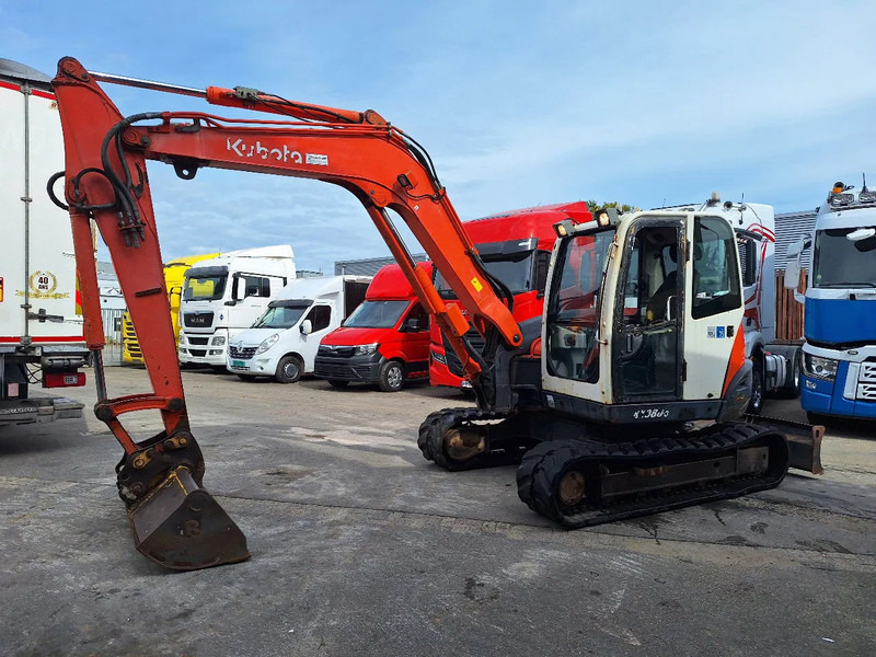 Kubota KX080 - Minikotró: 1 kép. Kubota KX080 - Minikotró: 1 kép.
