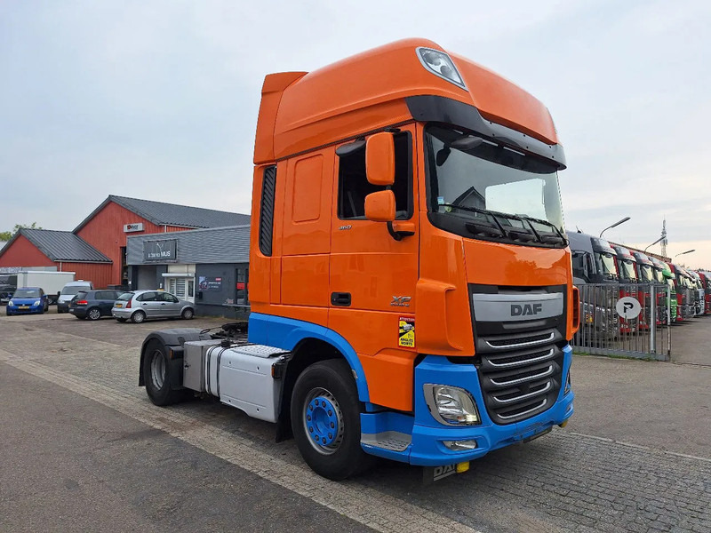 DAF XF 460 XF 460 MET ZF RETARDER - Nyergesvontató: 3 kép. DAF XF 460 XF 460 MET ZF RETARDER - Nyergesvontató: 3 kép.